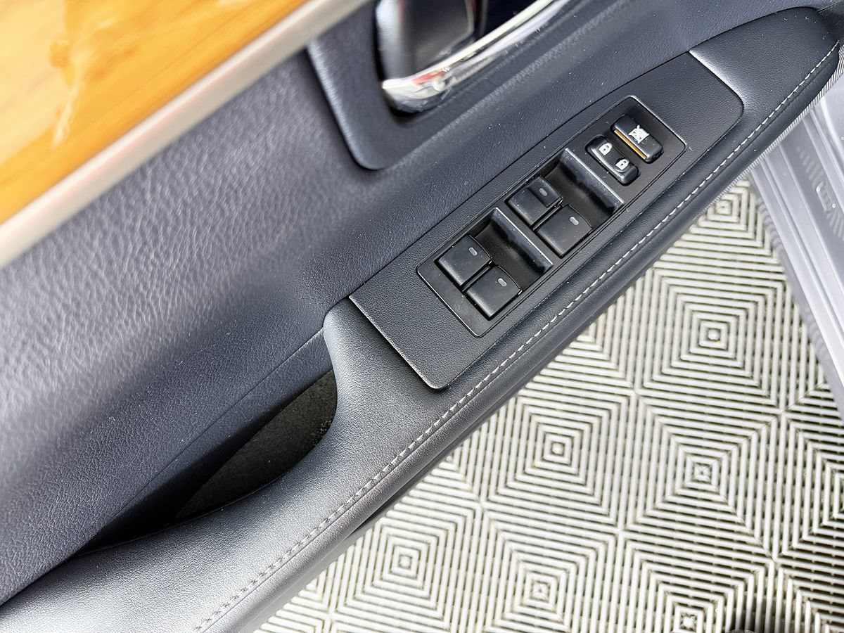 Used 2014 Lexus ES 300h w/ Luxury Package w/Bamboo Trim FWD image 29