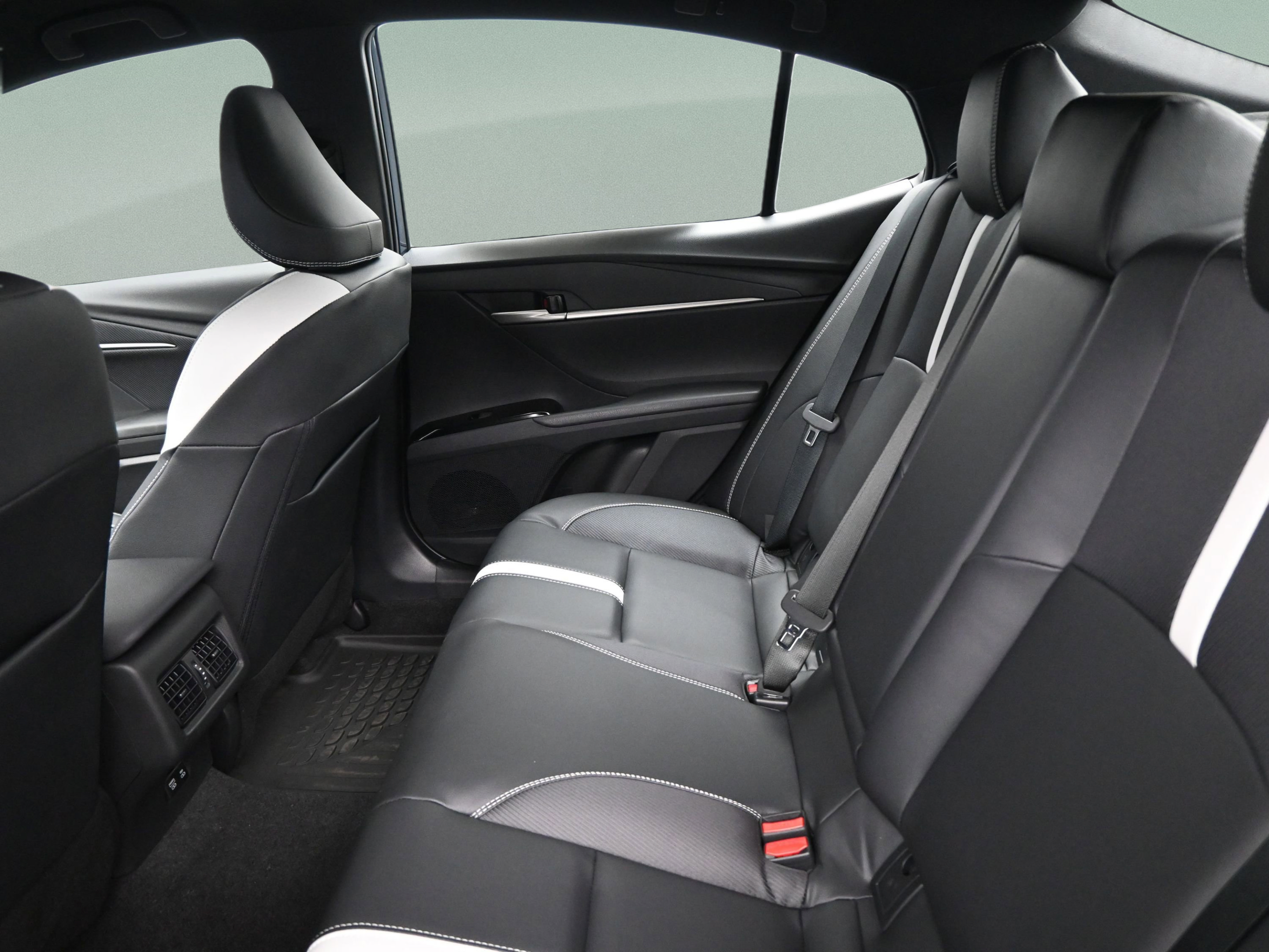New 2026 Toyota Camry SE FWD image 31