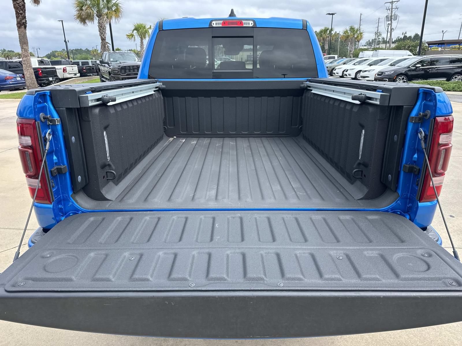 Used 2022 RAM 1500 Laramie AWD/4WD image 8