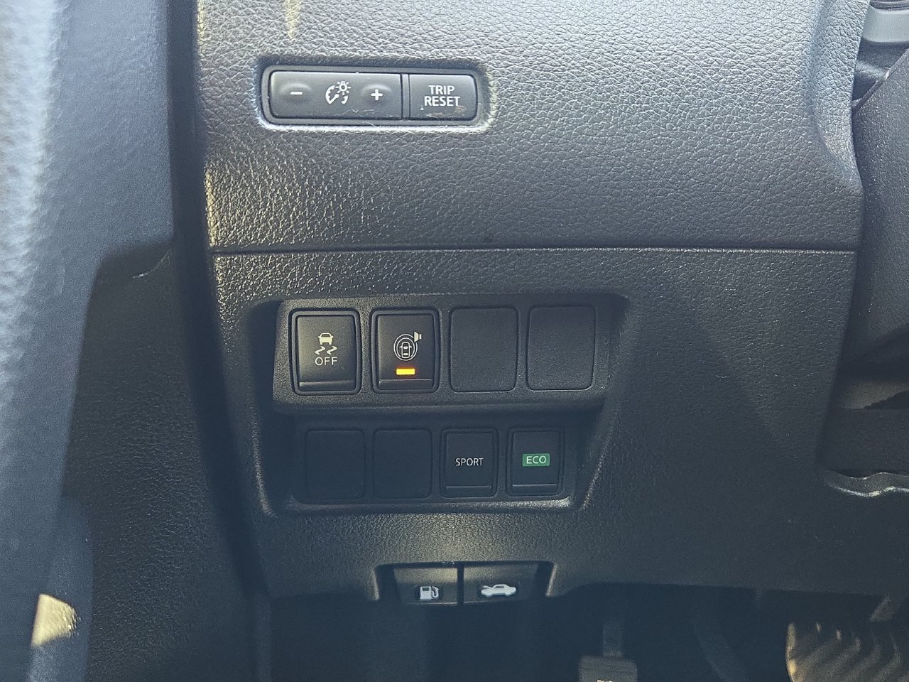 Used 2017 Nissan Rogue SV FWD image 24