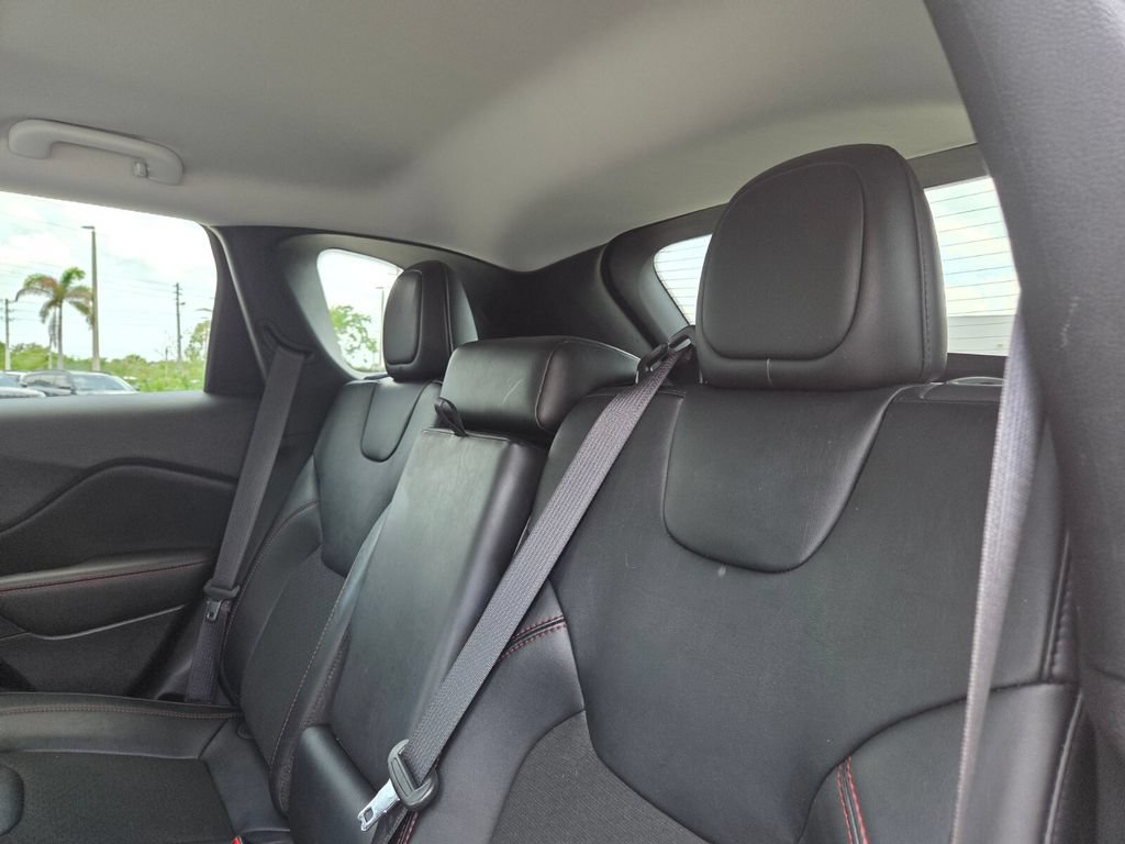 Used 2022 Jeep Cherokee Trailhawk AWD/4WD image 22