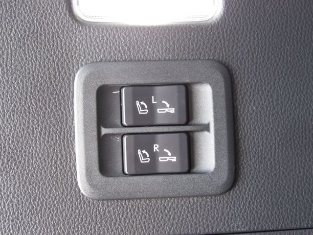 Used 2023 Lexus LX 600 F Sport AWD/4WD image 24