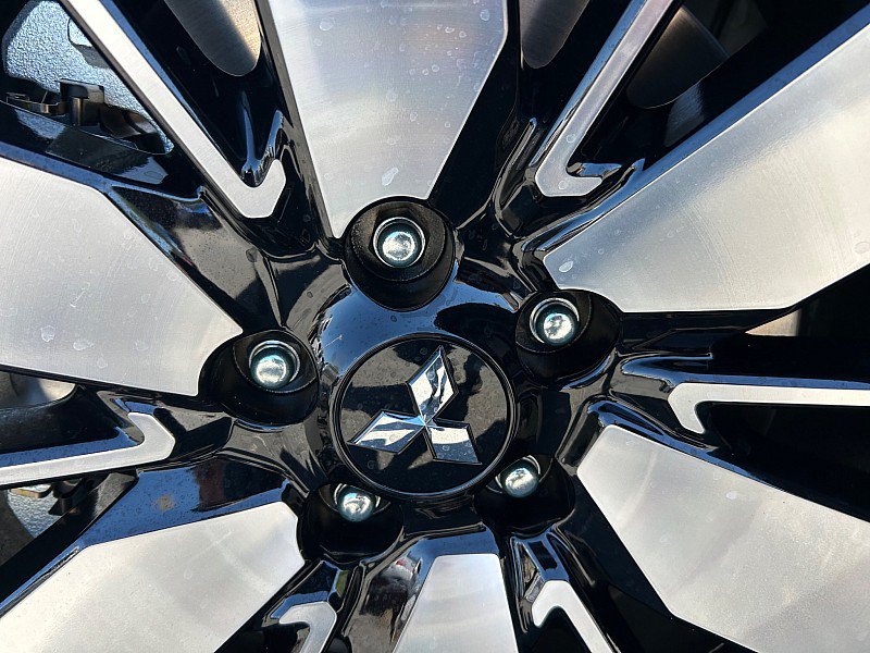 New 2026 Mitsubishi Outlander SE FWD image 12