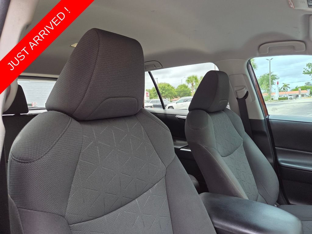 Used 2022 Toyota RAV4 XLE FWD image 15