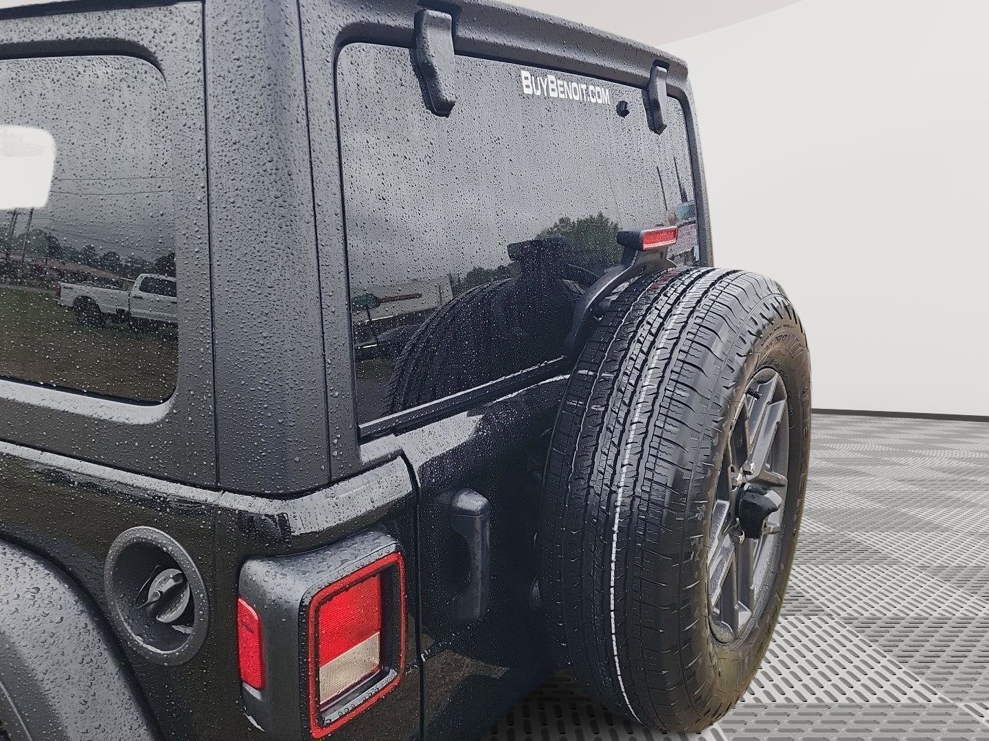 Used 2024 Jeep Wrangler Sport S image 12