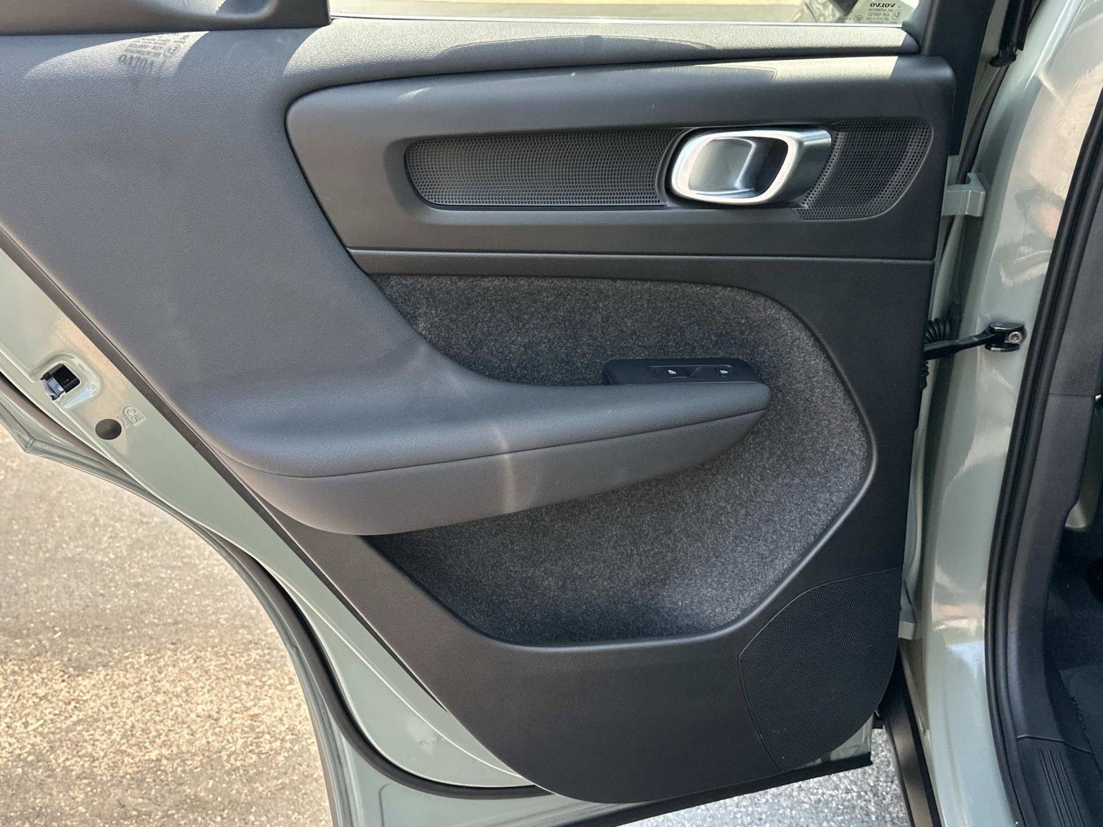 Certified 2024 Volvo XC40 B5 Ultimate w/ Climate Package image 20