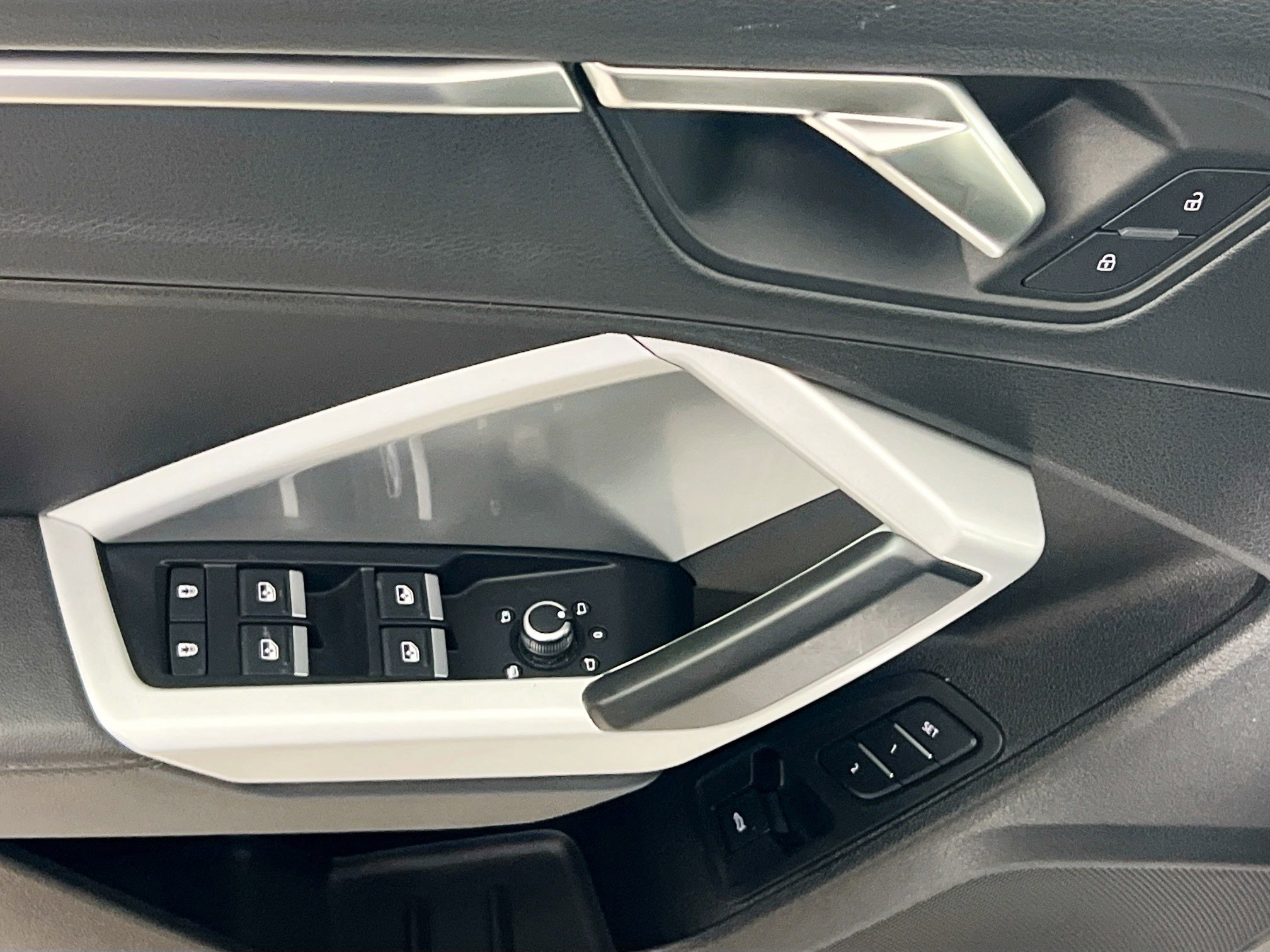 Used 2024 Audi Q3 2.0T Premium image 16