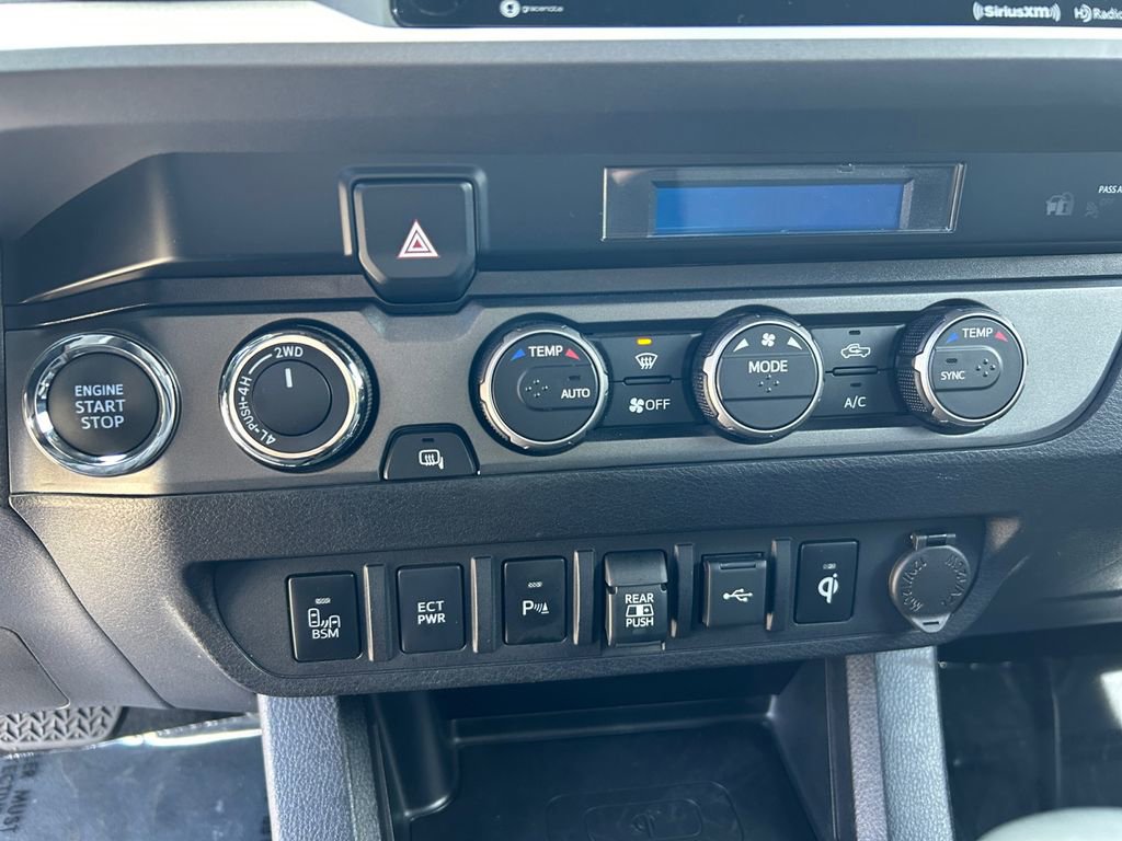 Used 2022 Toyota Tacoma TRD Off-Road w/ Technology Package AWD/4WD image 33