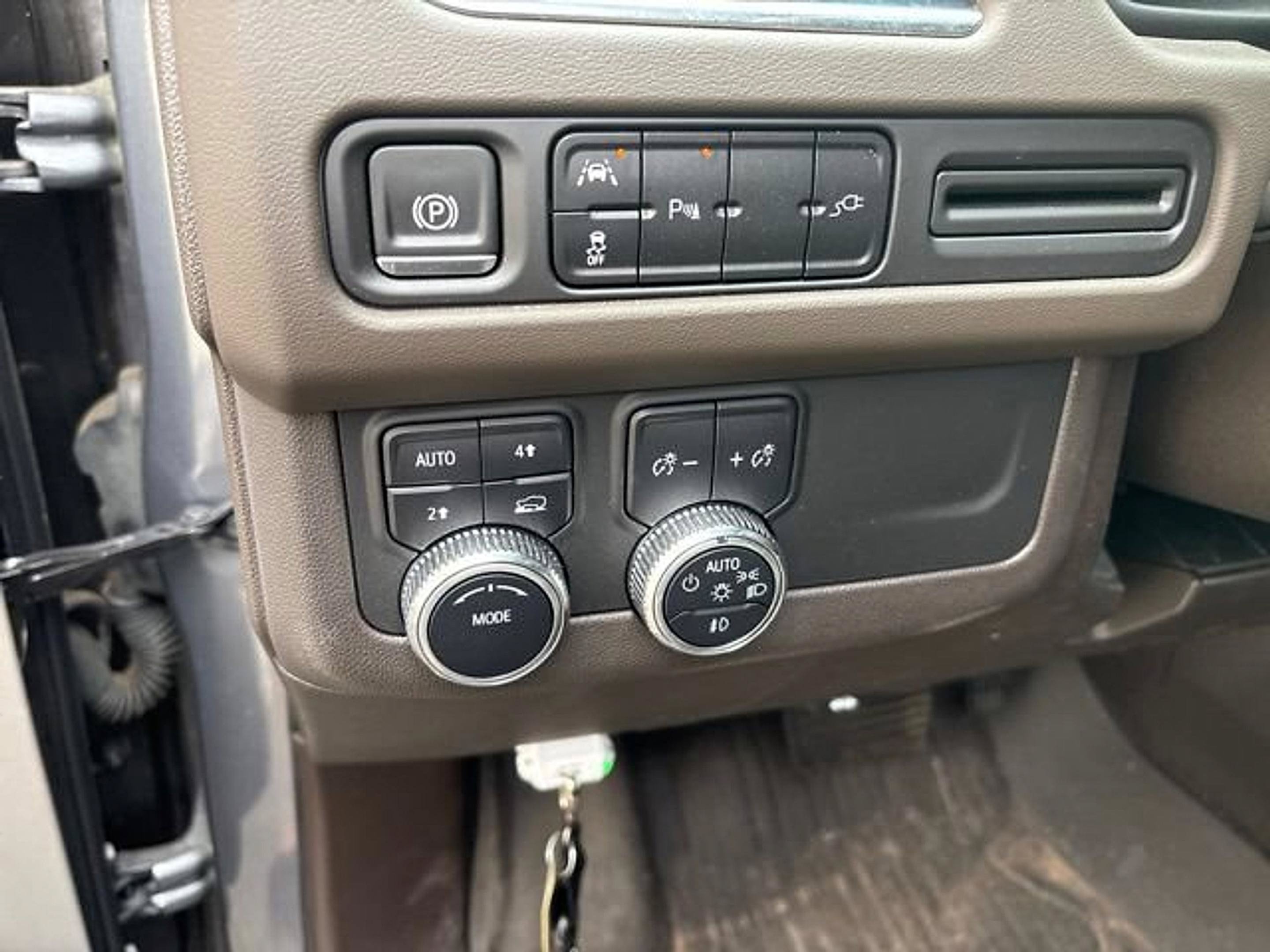 Used 2022 GMC Yukon SLE AWD/4WD image 12