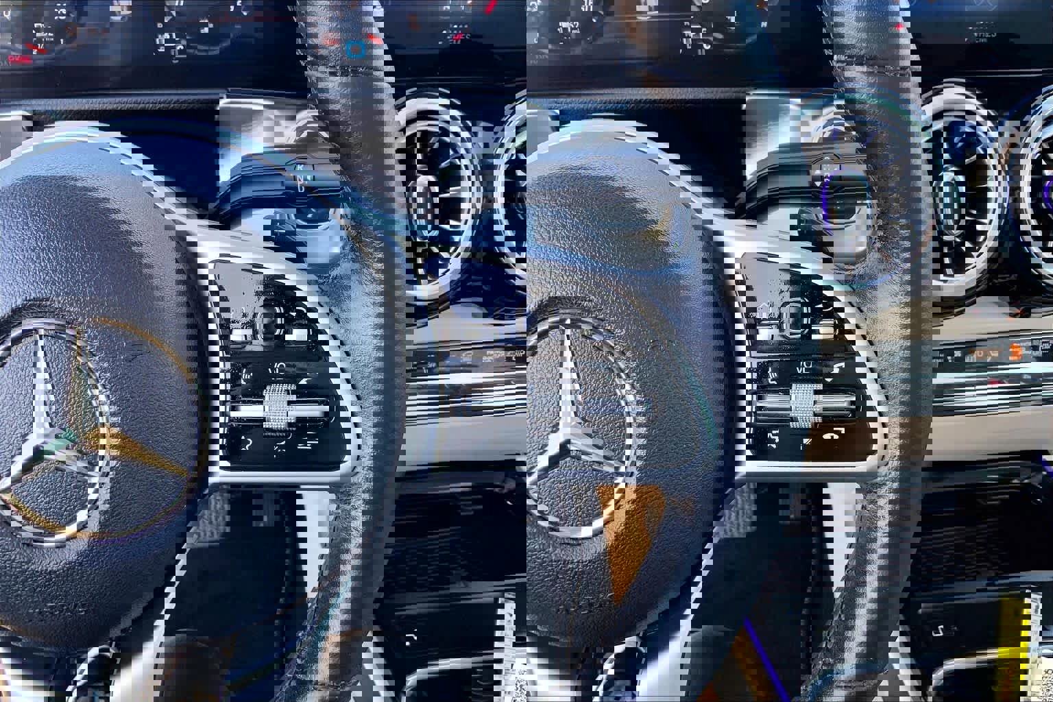 Used 2021 Mercedes-Benz GLB 250 w/ Premium Package image 22