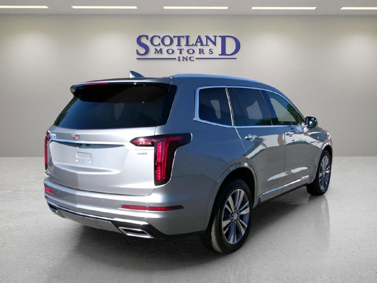 Used 2025 Cadillac XT6 Premium Luxury image 6