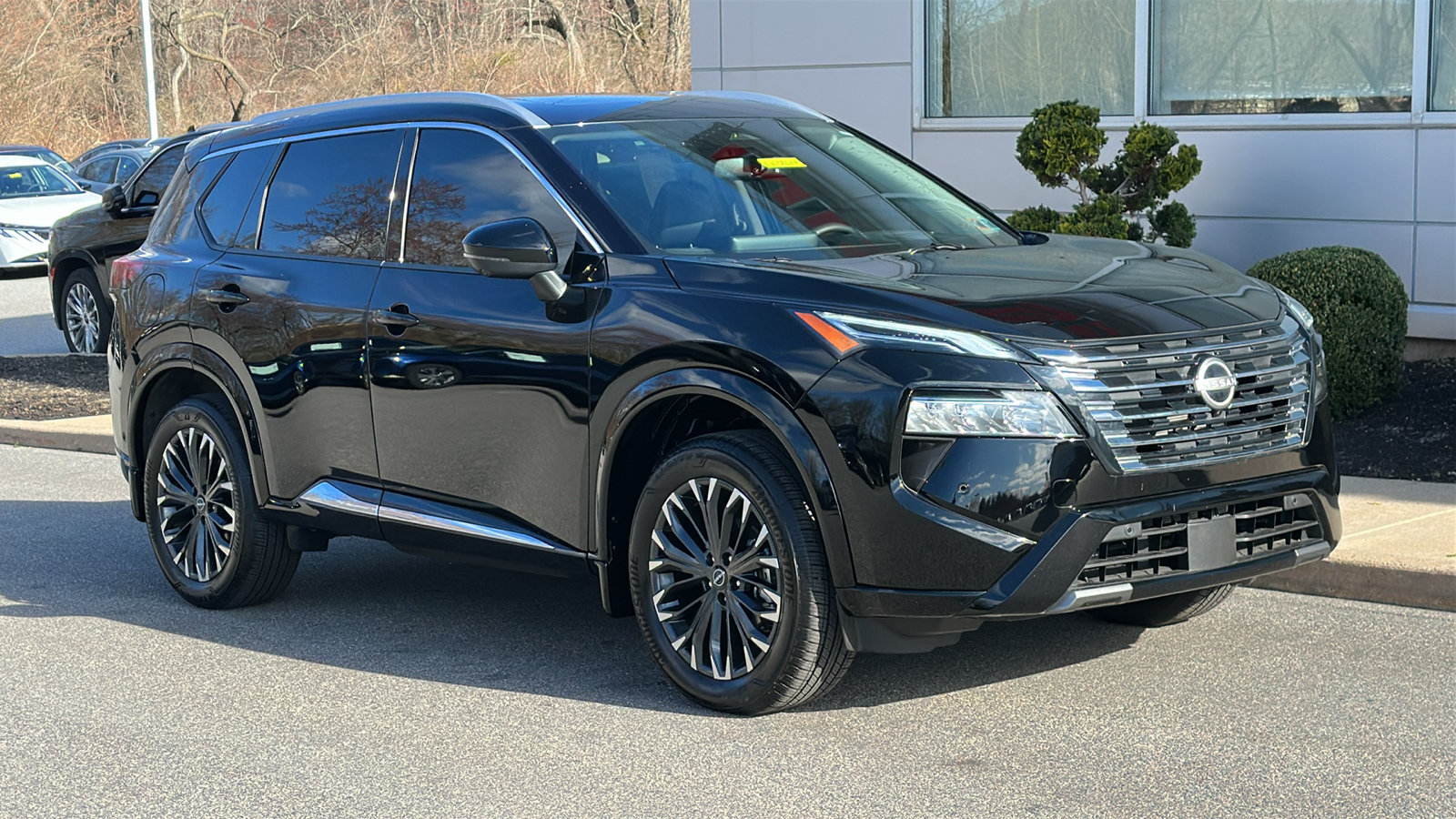 Certified 2025 Nissan Rogue Platinum w/ Platinum Premium Package AWD/4WD image 2
