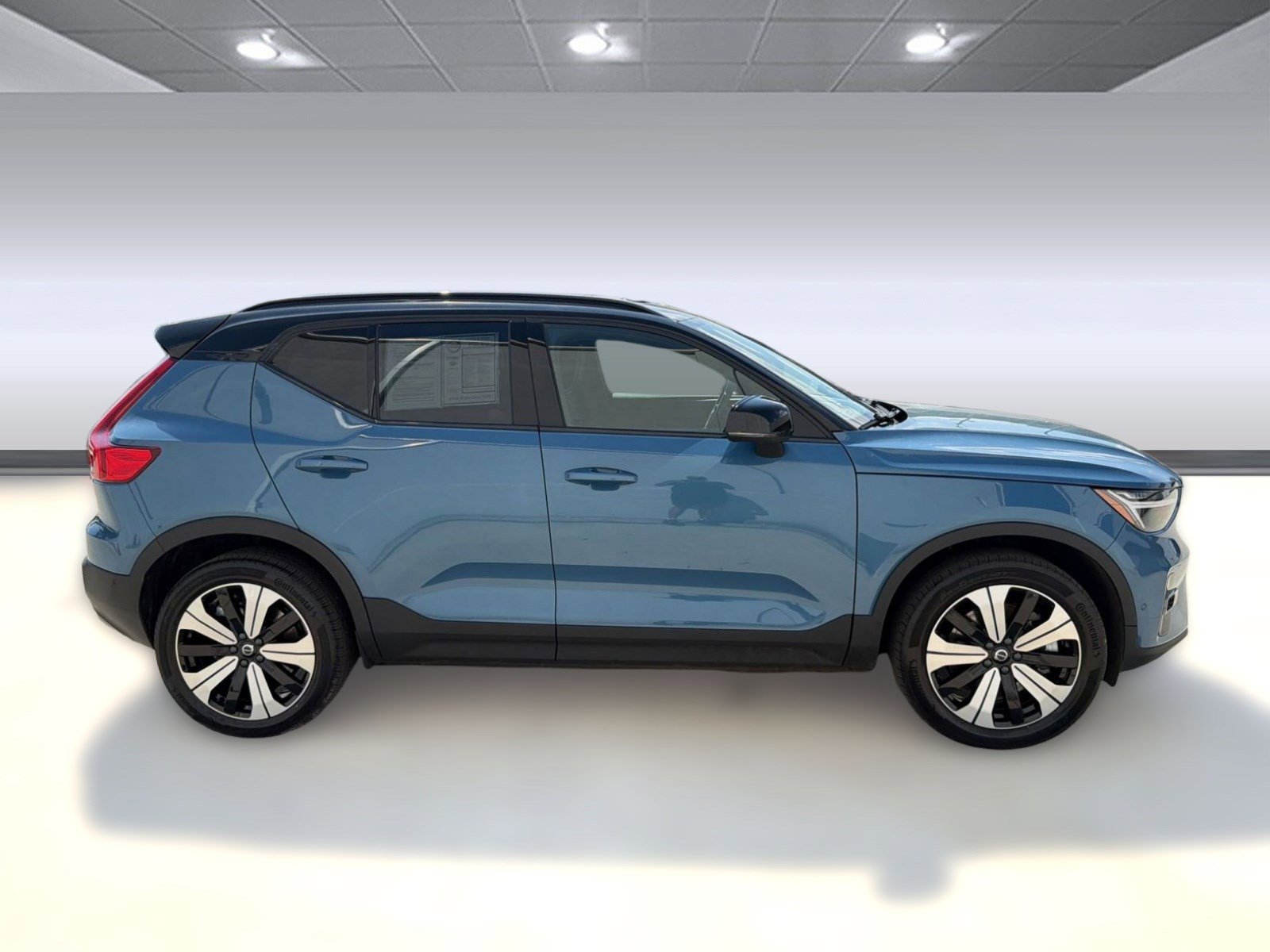 Certified 2023 Volvo XC40 Recharge Plus image 8