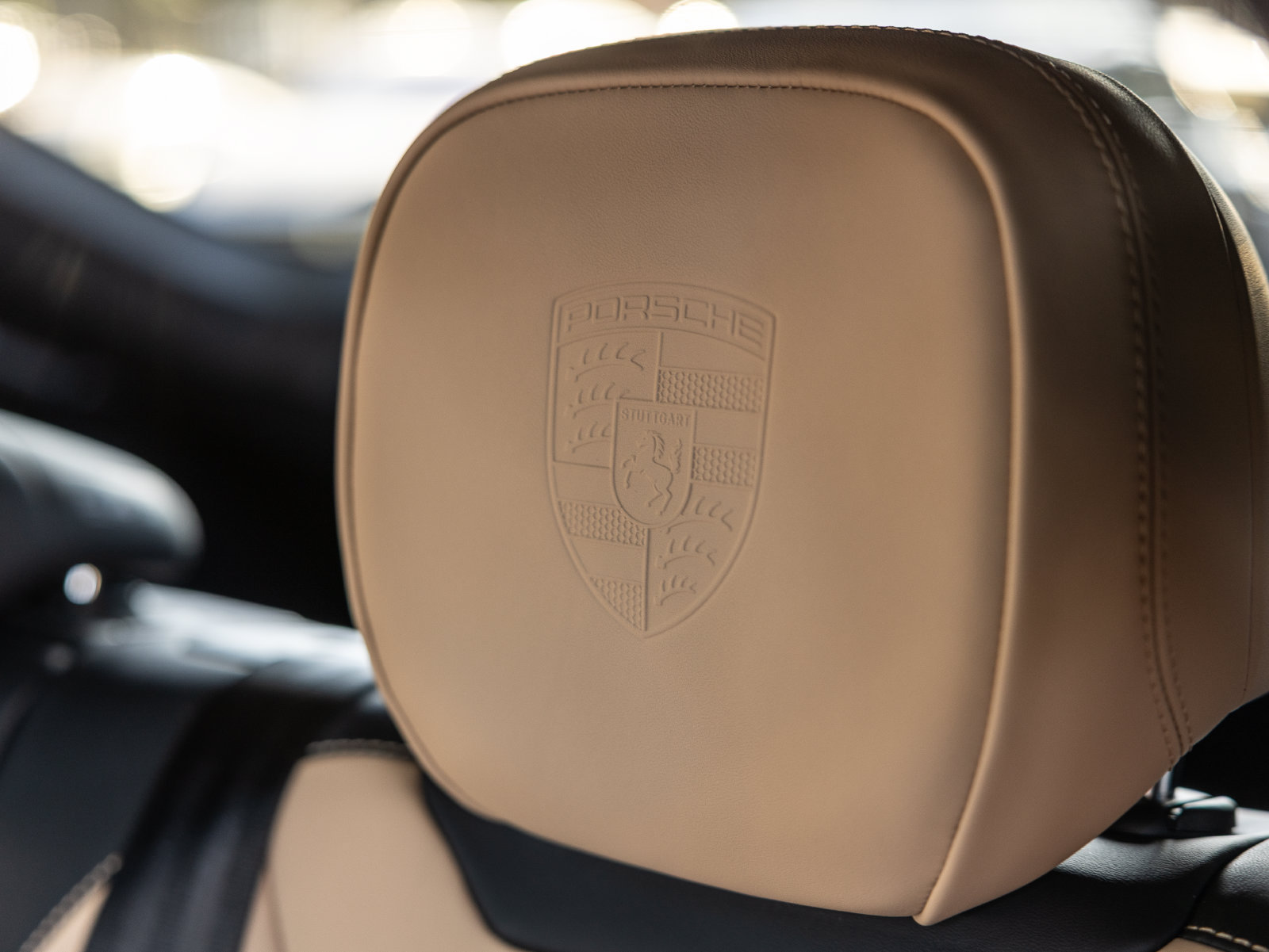 Certified 2025 Porsche Cayenne E-Hybrid Coupe AWD/4WD image 38