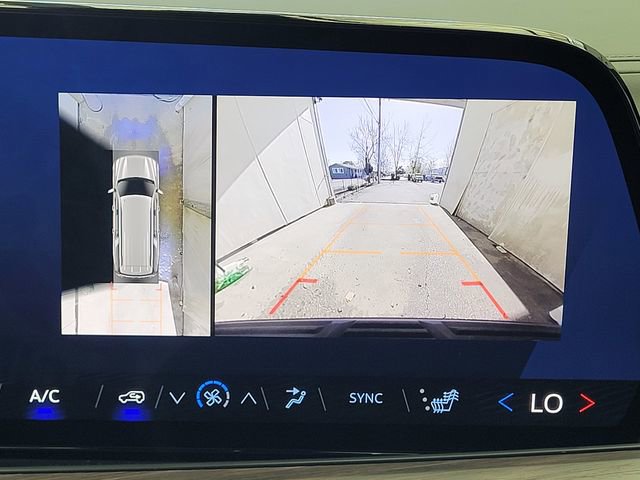 Used 2025 Chevrolet Suburban Z71 image 13