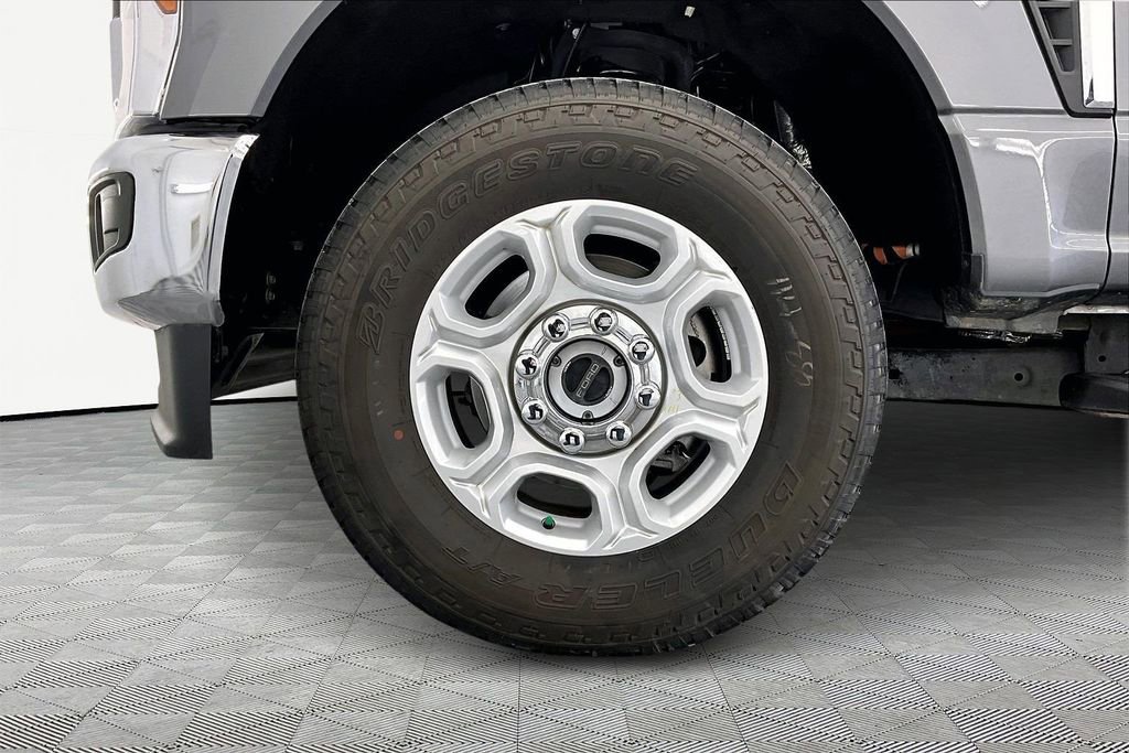 Used 2025 Ford F350 XLT w/ FX4 Off-Road Package image 8