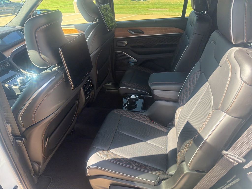 Used 2024 Jeep Grand Cherokee L Summit AWD/4WD image 17