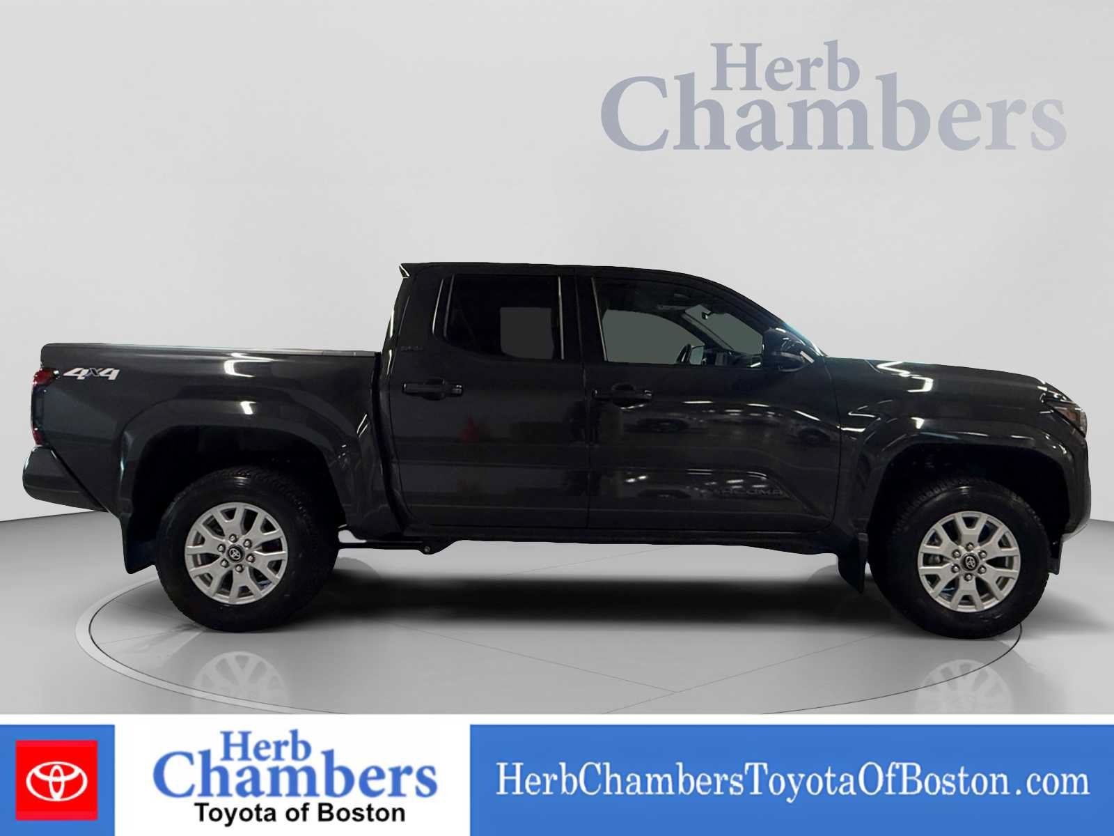 Used 2025 Toyota Tacoma SR5 AWD/4WD image 9