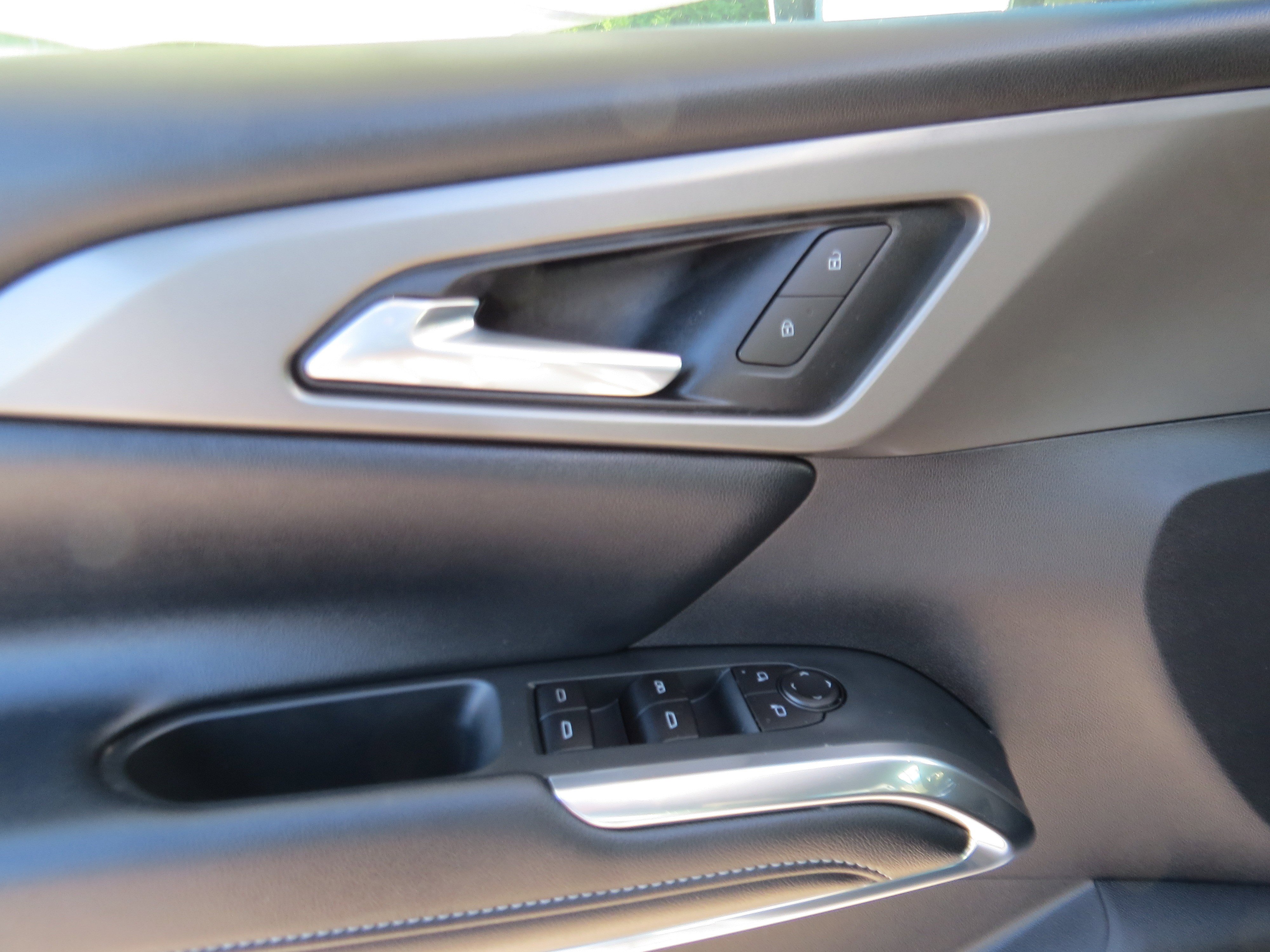 New 2026 Chevrolet Traverse LT w/ Sun and Wheel Package FWD image 16