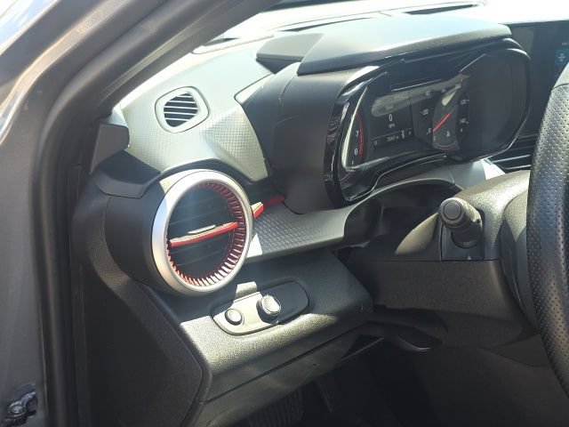 Used 2024 Chevrolet Trax RS FWD image 15