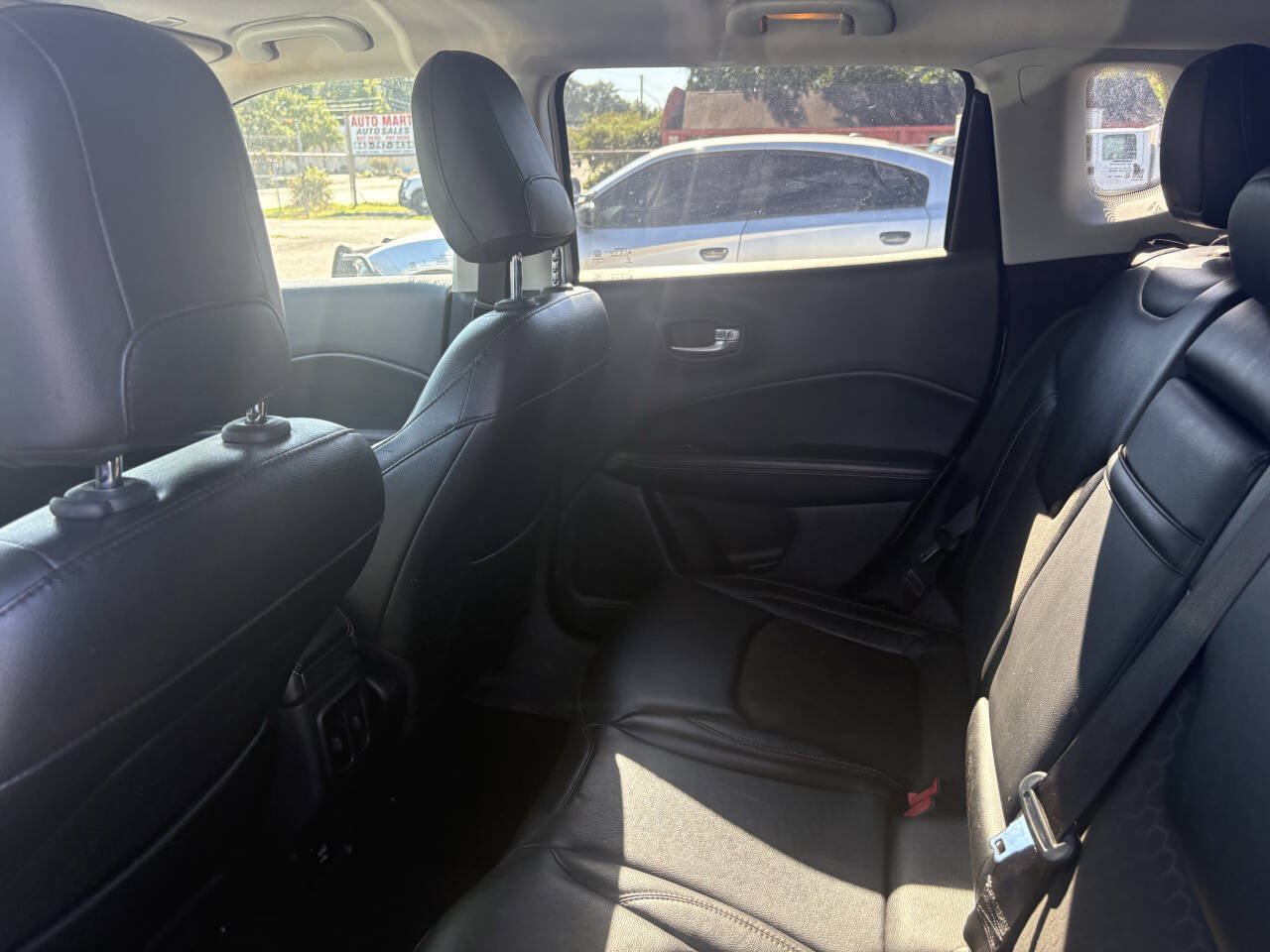 Used 2018 Jeep Compass Latitude FWD image 11