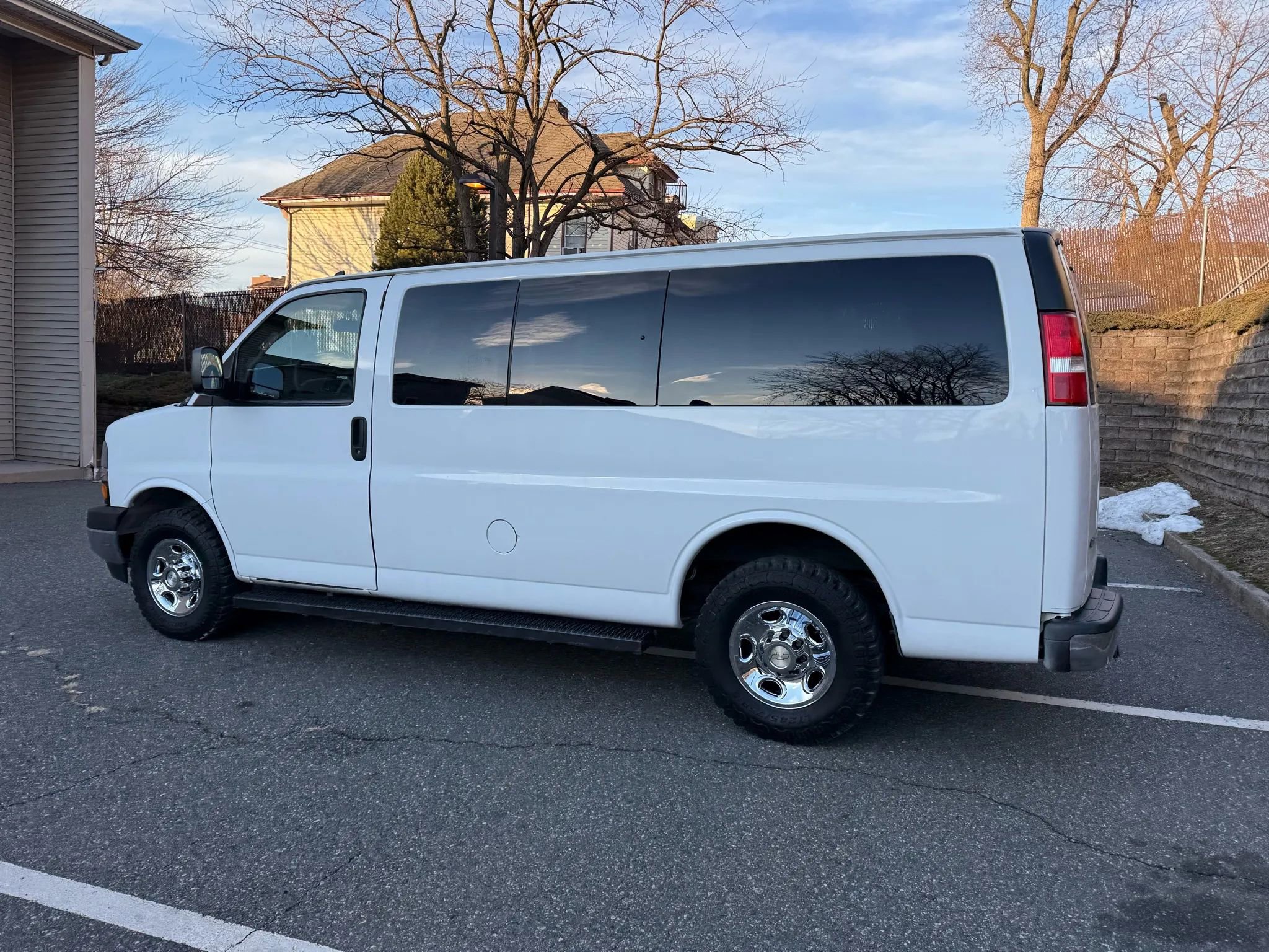 Used 2018 Chevrolet Express 3500 LT w/ LT Preferred Equipment Group image 5