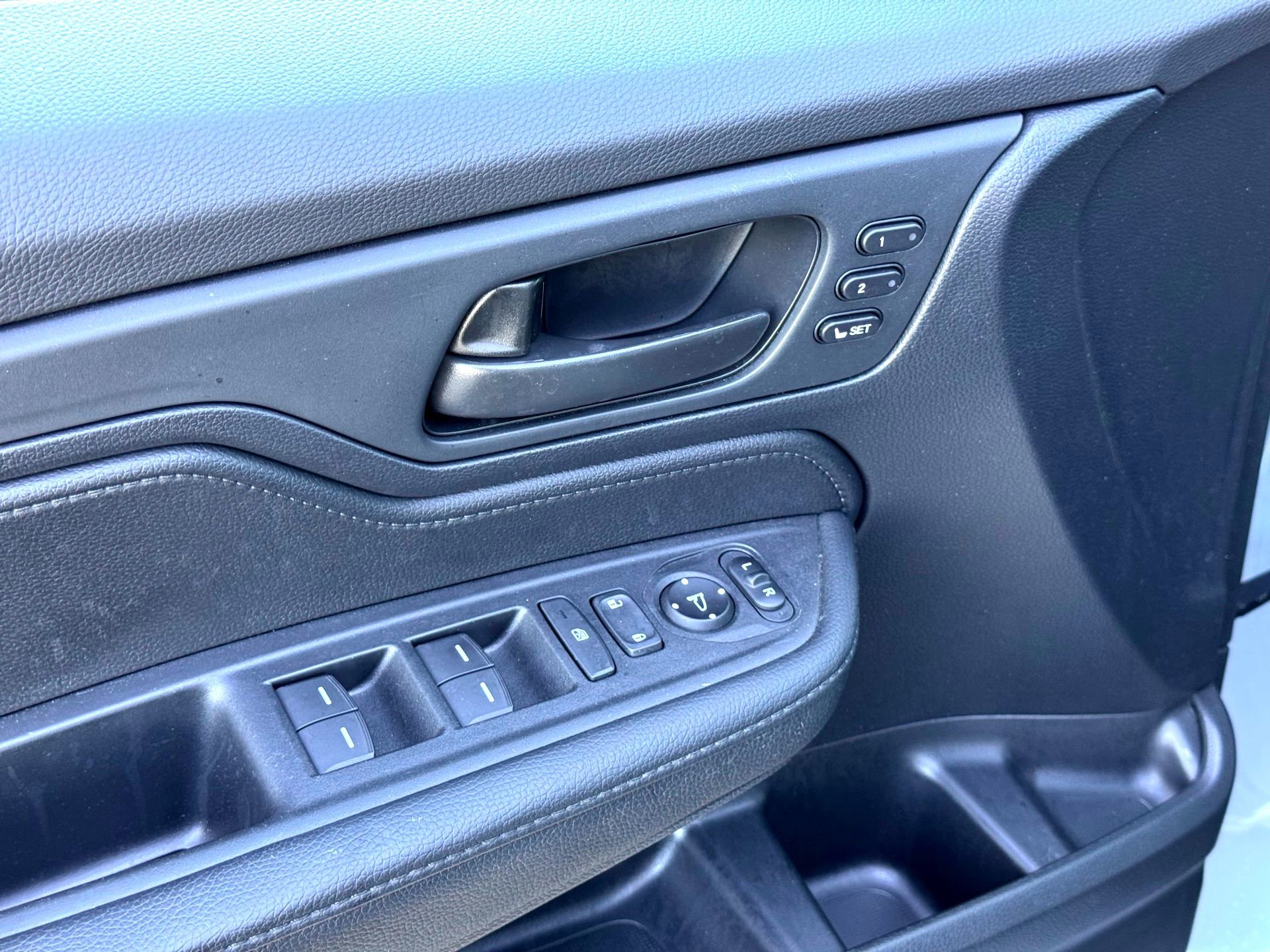 Used 2025 Honda Odyssey Sport-L image 16