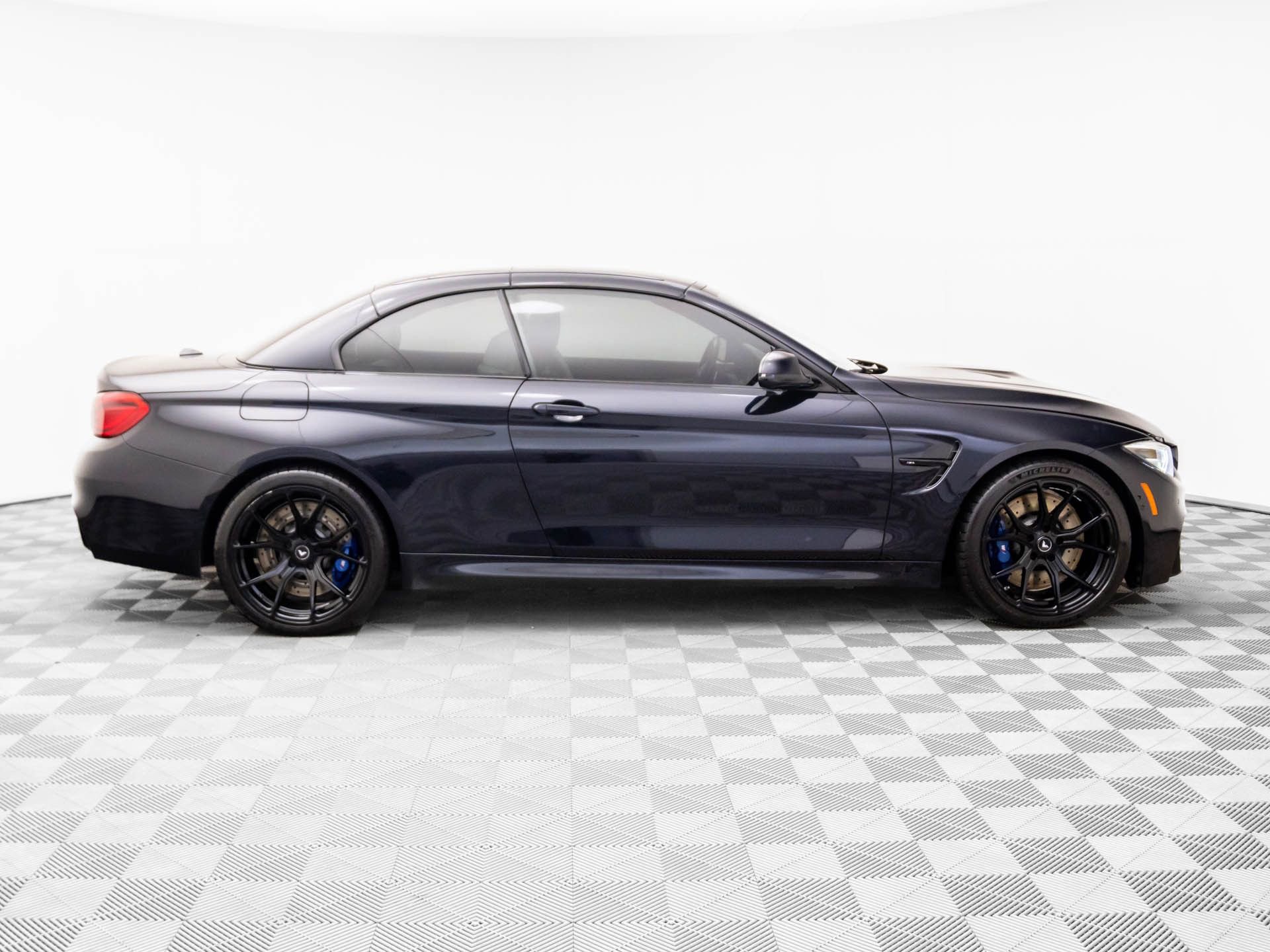Used 2018 BMW M4 Convertible w/ Competition Package image 6