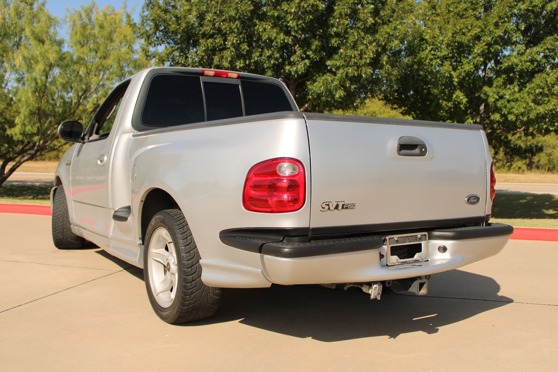 Used 2000 Ford F150 Lightning RWD image 9