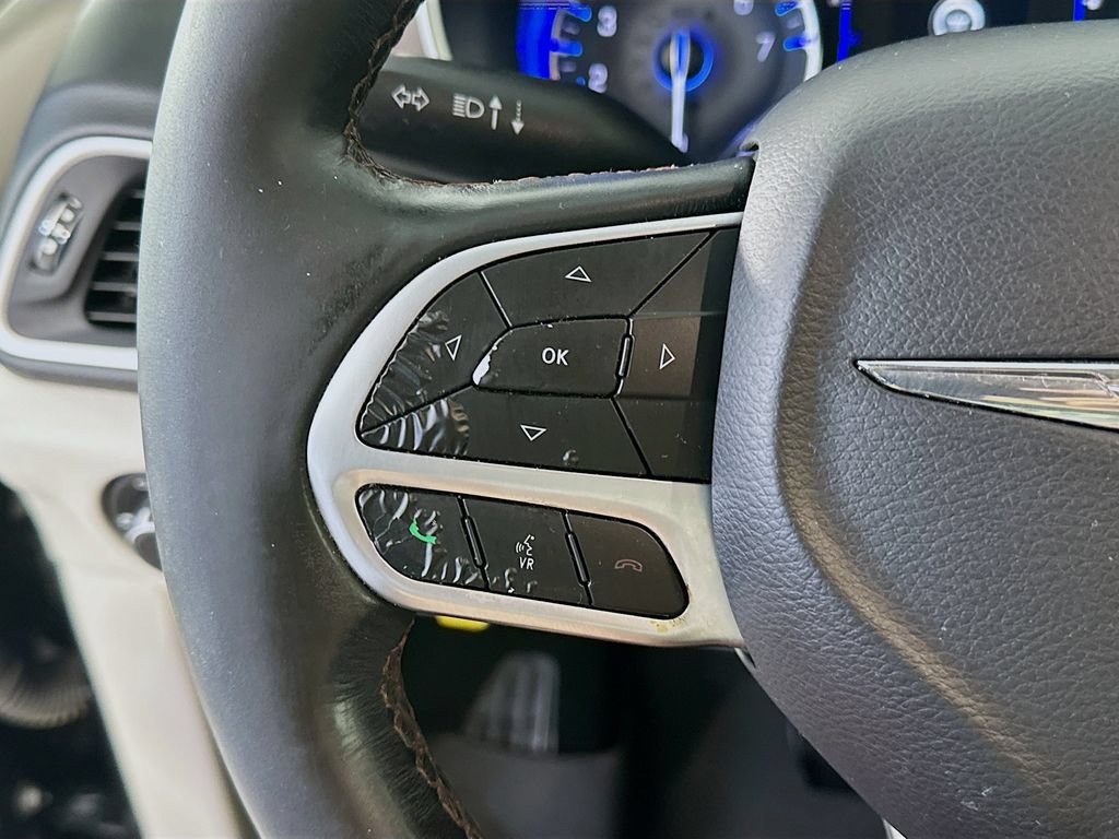 Used 2019 Chrysler Pacifica Touring-L FWD image 22