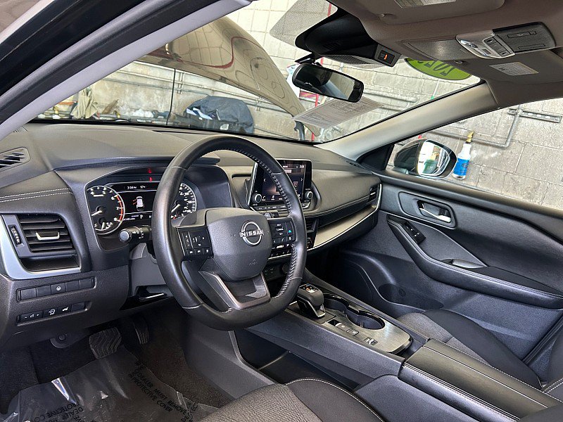 Used 2025 Nissan Rogue SV FWD image 18