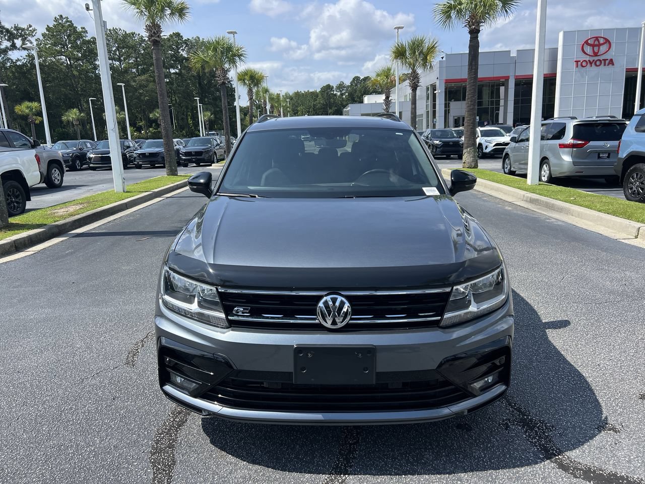 Used 2021 Volkswagen Tiguan SE R-Line FWD image 3