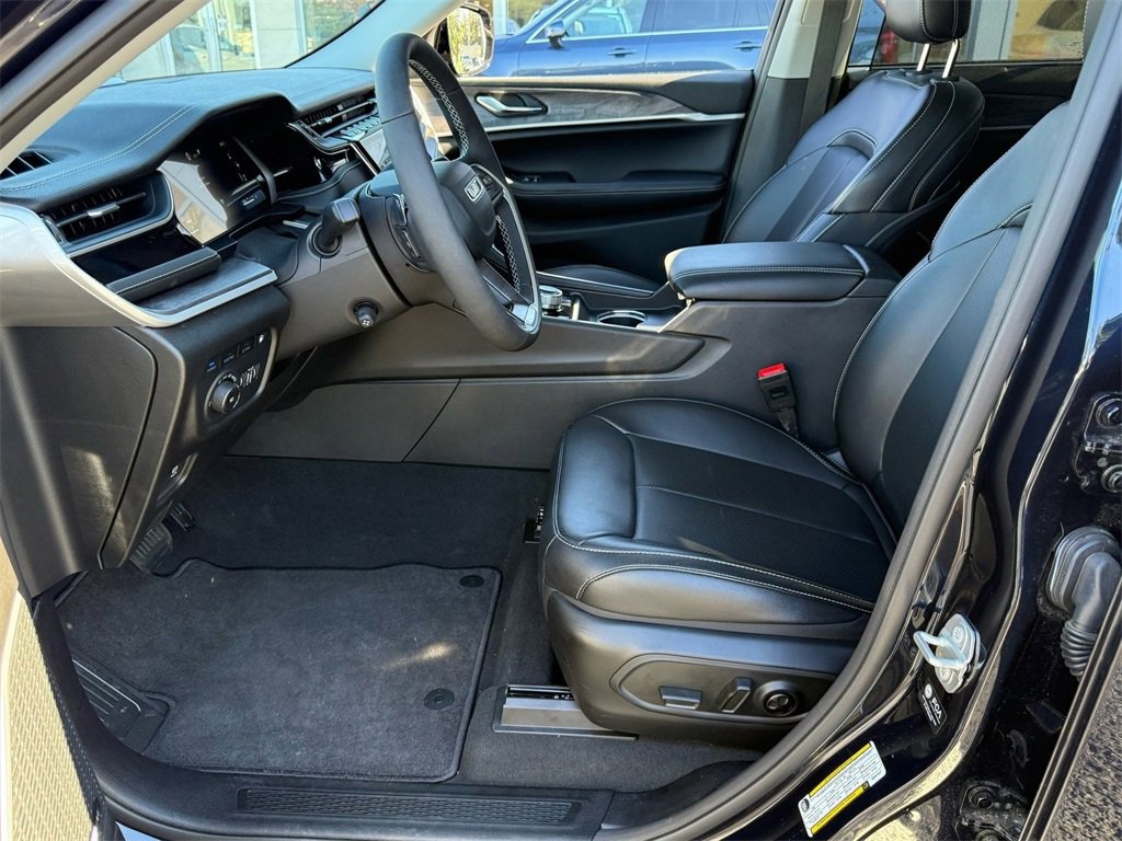 Used 2024 Jeep Grand Cherokee Limited 4xe w/ Luxury Tech Group II image 2