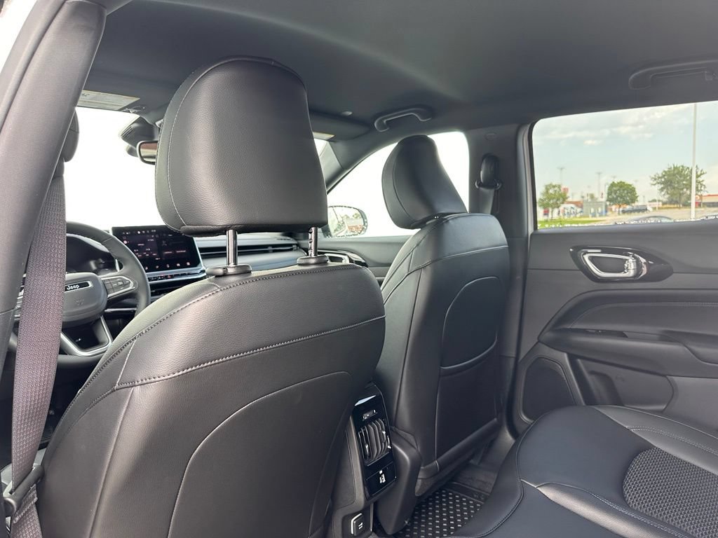 New 2026 Jeep Compass Latitude AWD/4WD image 18