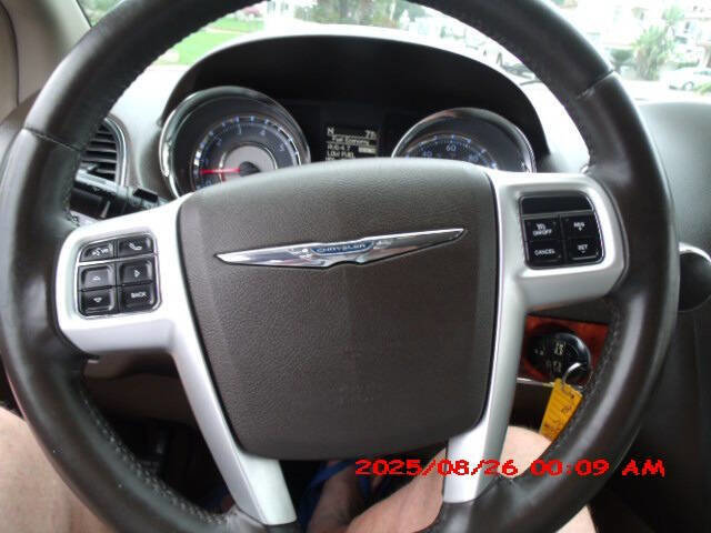 Used 2014 Chrysler Town & Country Touring image 27
