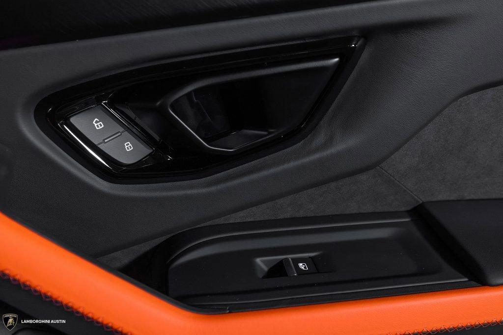 Used 2025 Lamborghini Urus SE image 46