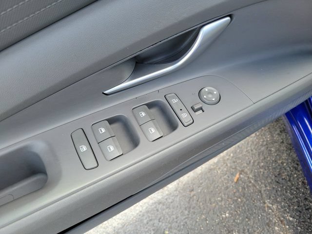 Used 2021 Hyundai Elantra SE FWD image 16