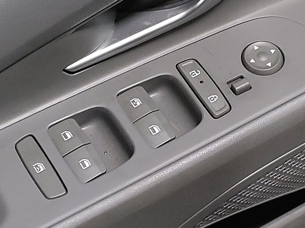 Used 2025 Hyundai Elantra SEL FWD image 27