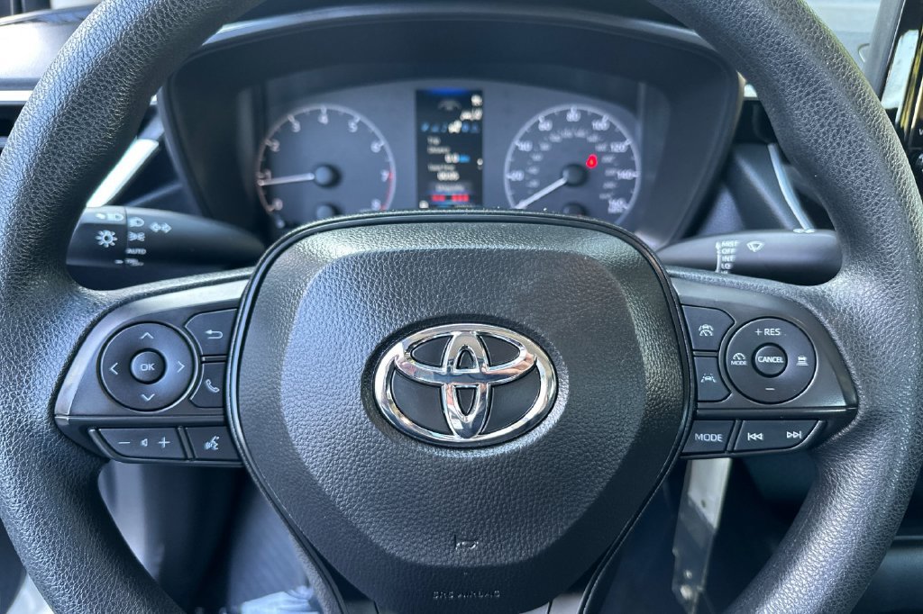 Certified 2025 Toyota Corolla LE FWD image 20