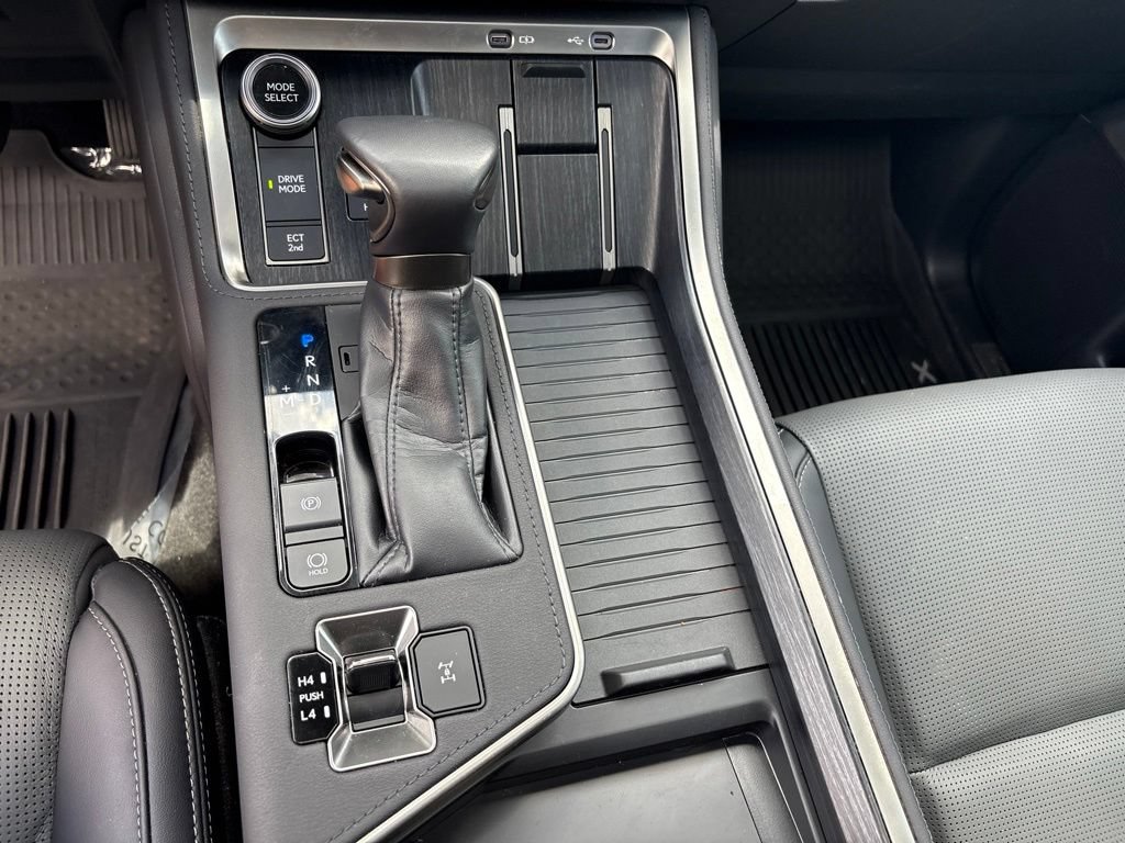 Used 2024 Lexus GX 550 w/ Accessory Package (2T) AWD/4WD image 14