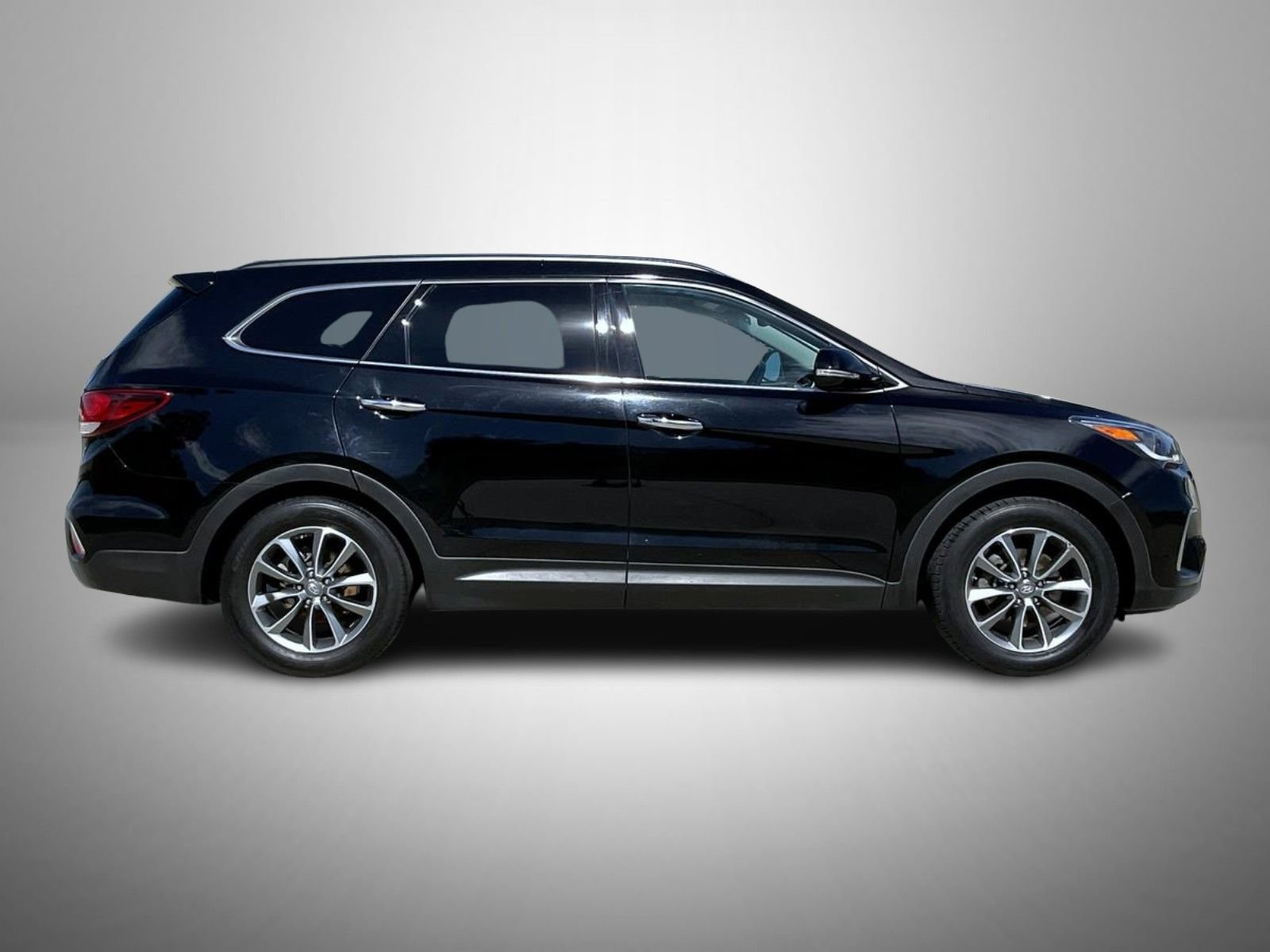 Used 2019 Hyundai Santa Fe XL SE w/ SE Premium Package 02 FWD image 4