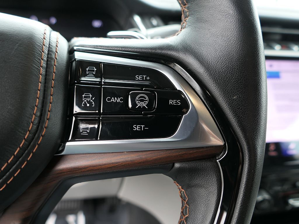 Used 2023 Jeep Grand Cherokee Summit w/ Luxury Tech Group V AWD/4WD image 14