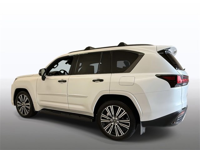 Used 2023 Lexus LX 600 4WD w/ Luxury Package image 12