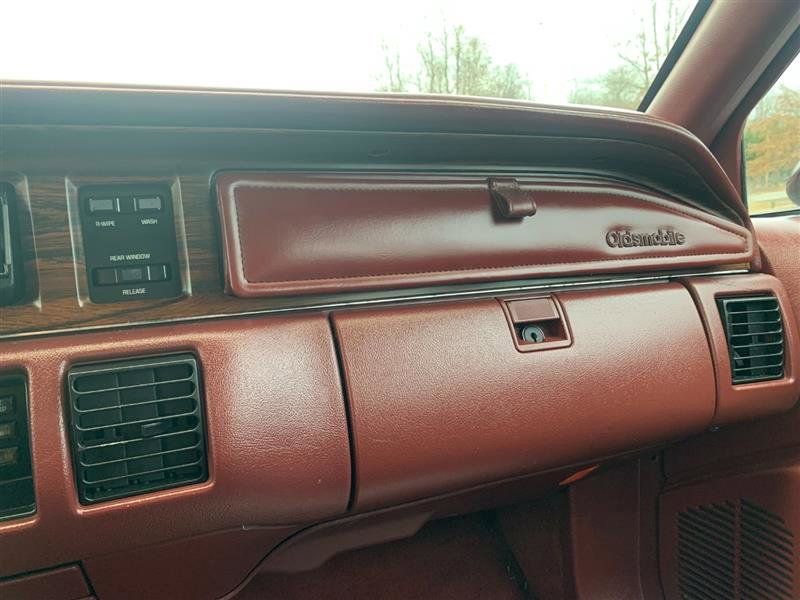 Used 1992 Oldsmobile Custom Cruiser image 32