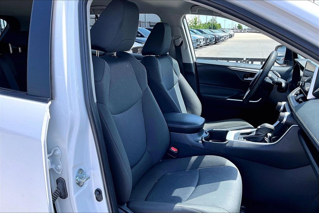 Used 2025 Toyota RAV4 XLE FWD image 9