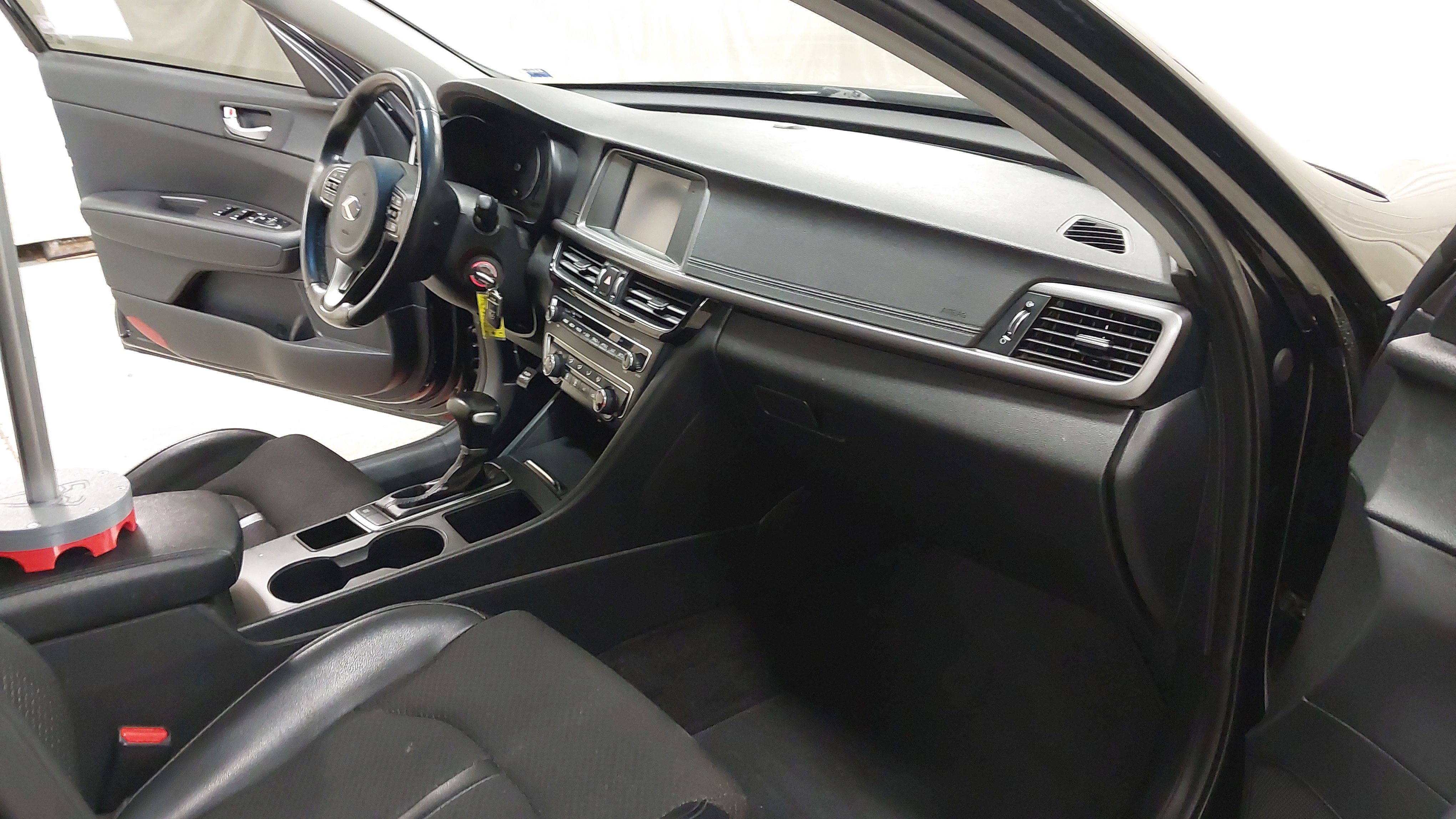 Used 2018 Kia Optima S image 29