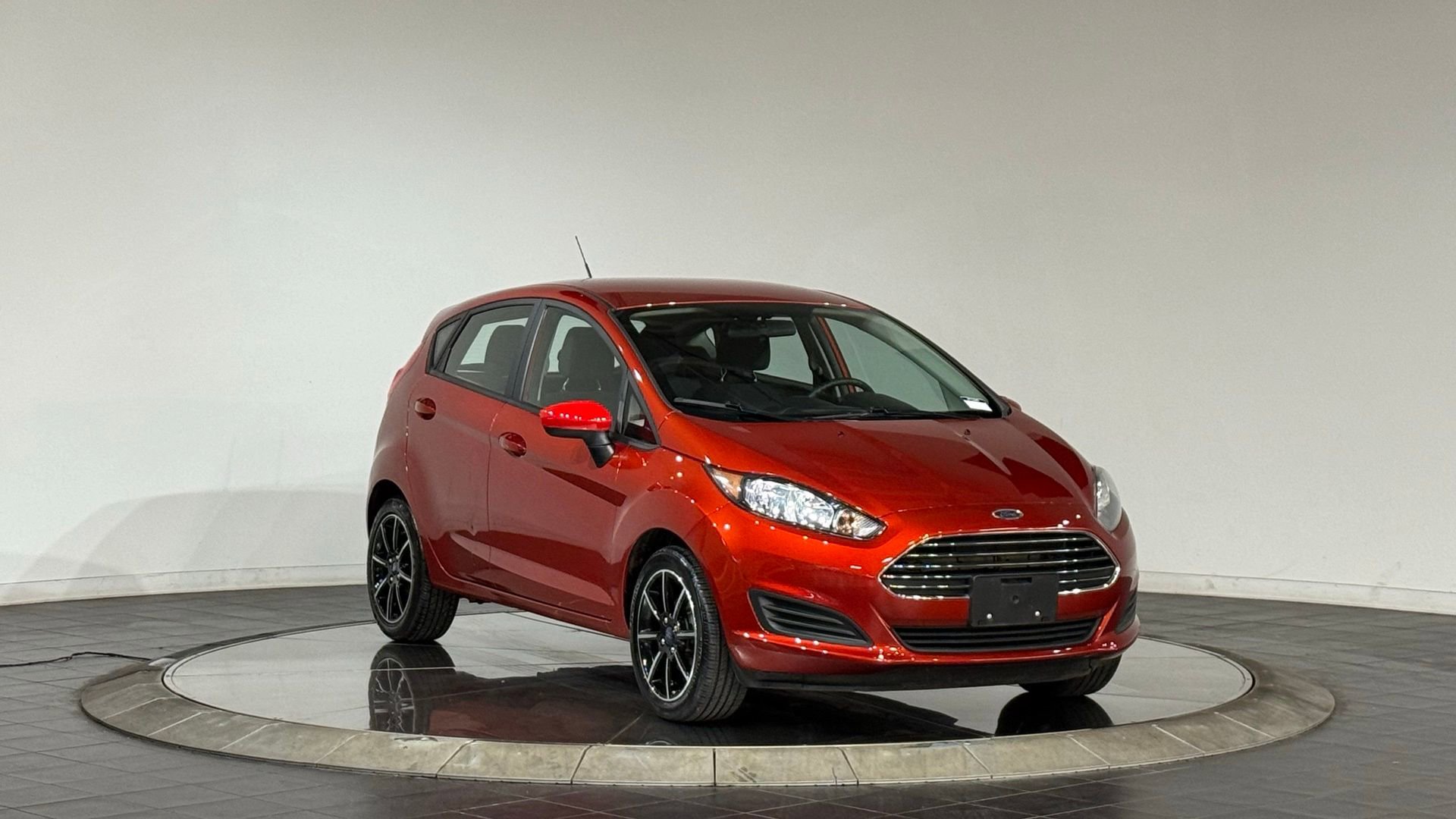 Used 2018 Ford Fiesta SE image 2