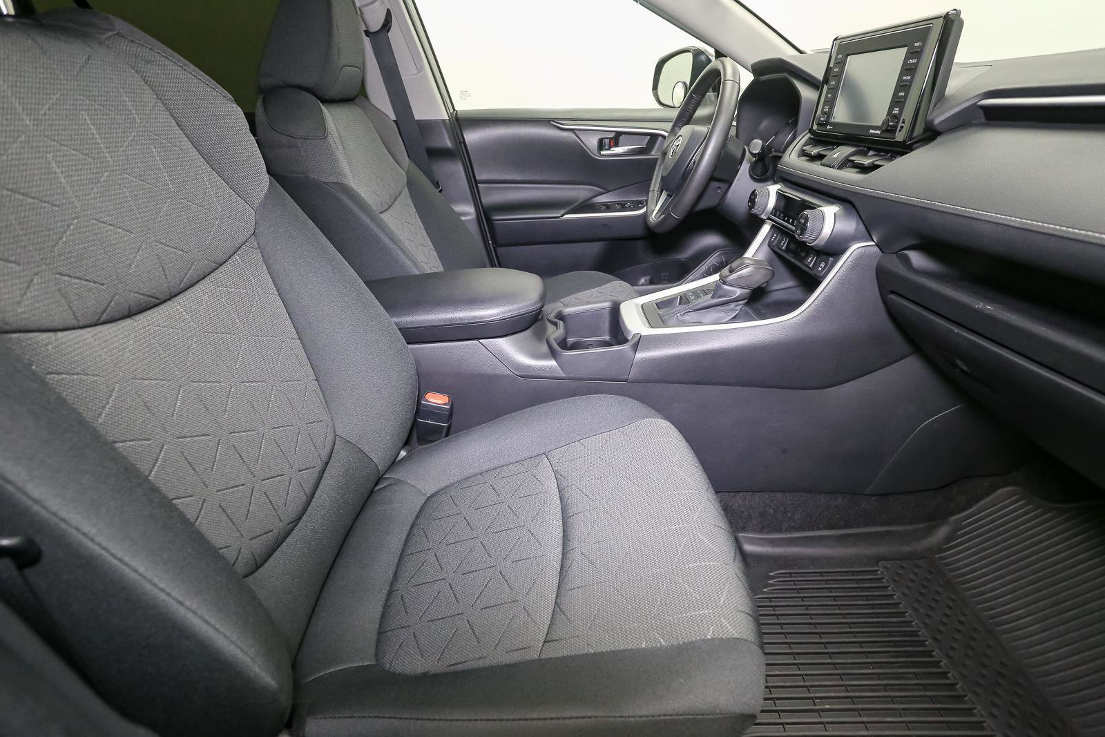 Used 2022 Toyota RAV4 XLE w/ XLE Grade Weather Package AWD/4WD image 18