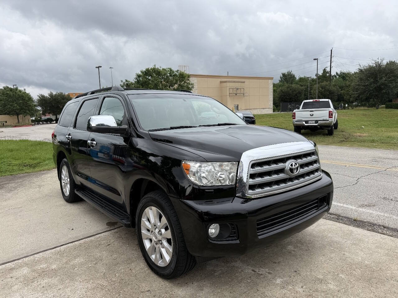 Used 2013 Toyota Sequoia Platinum AWD/4WD image 5