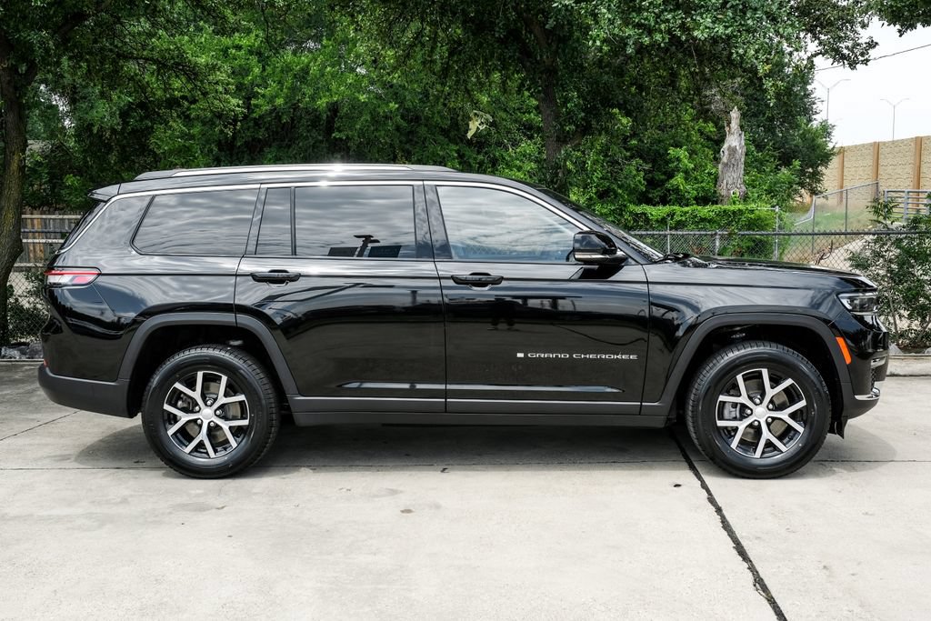 Used 2023 Jeep Grand Cherokee L Limited w/ Trailer Tow Group (B) AWD/4WD image 14